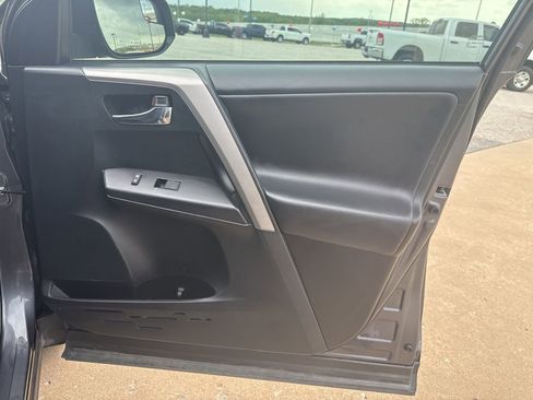 Used 2018 Toyota RAV4 XLE image 23