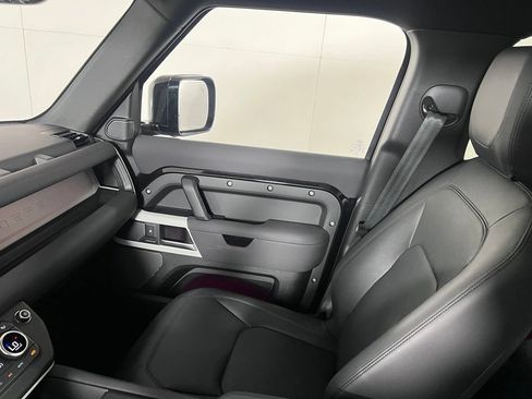 Used 2023 Land Rover Defender 110 S AWD/4WD image 32