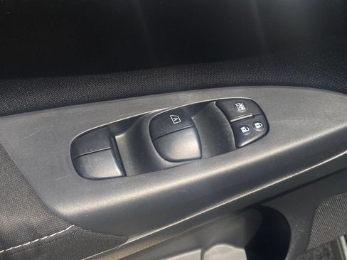 Used 2015 Nissan Sentra SV w/ Cold Weather Package FWD image 19