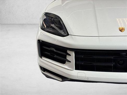 Used 2026 Porsche Cayenne AWD/4WD image 27