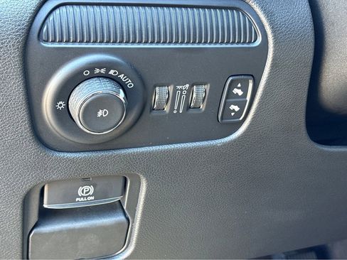 Used 2024 Jeep Wagoneer w/ Premium Group I image 17