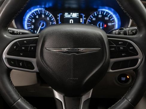 Certified 2022 Chrysler Voyager LX FWD image 15