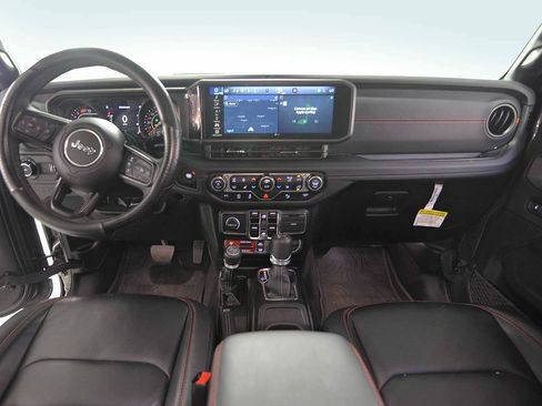 Used 2025 Jeep Wrangler Unlimited Rubicon AWD/4WD image 13