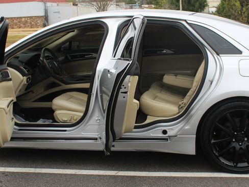 Used 2013 Lincoln MKZ Base image 5