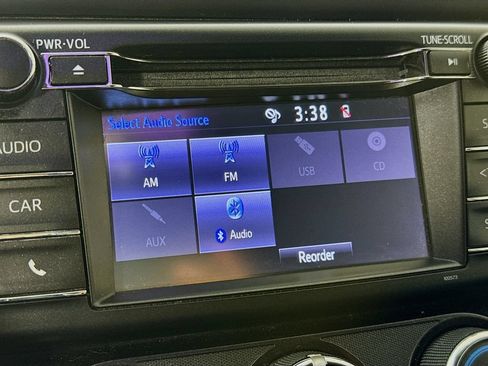 Used 2017 Toyota RAV4 LE FWD image 16
