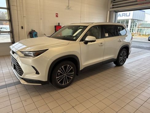 New 2026 Toyota Grand Highlander AWD Hybrid image 2