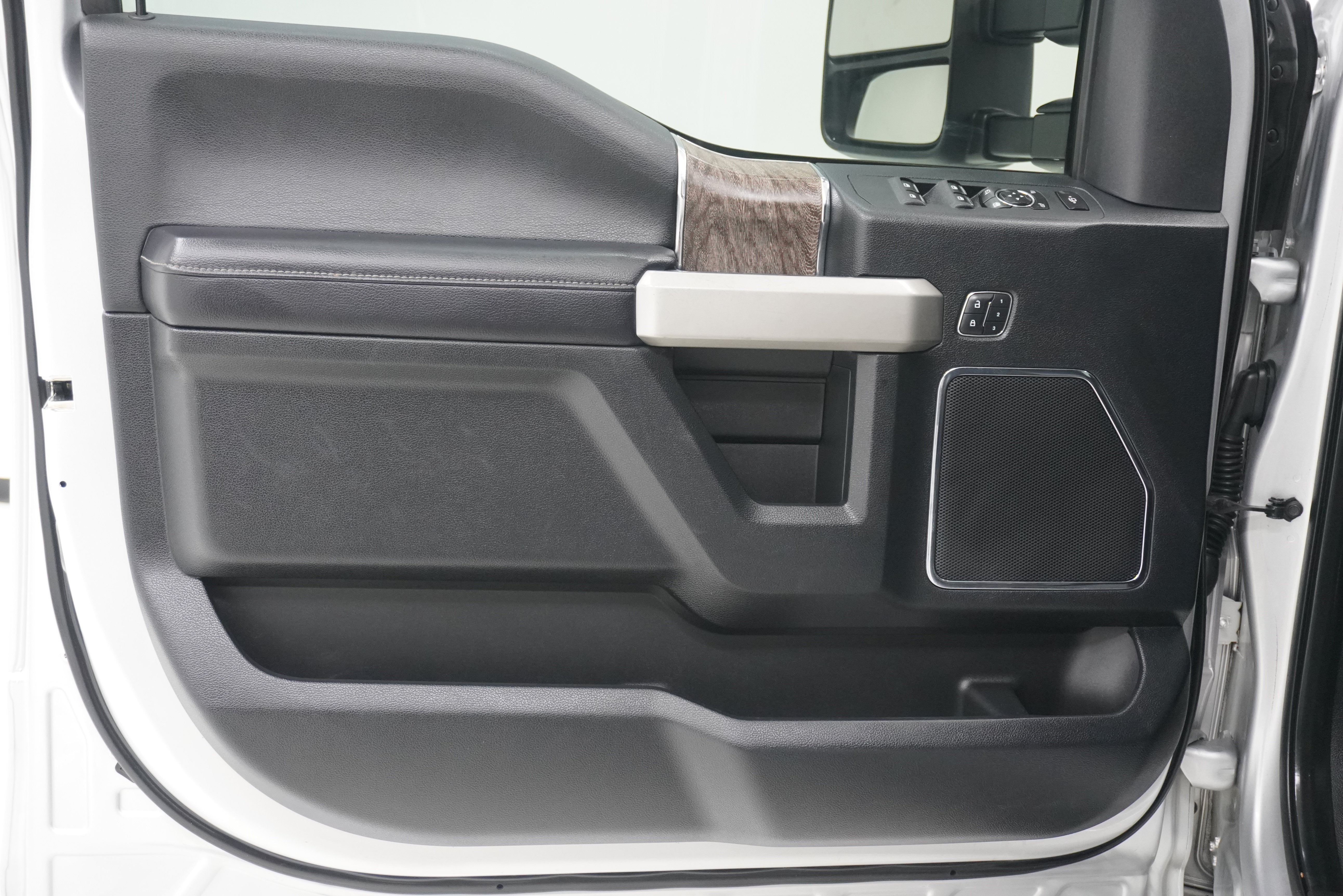 Used 2017 Ford F350 Lariat AWD/4WD image 14