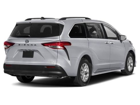 Used 2022 Toyota Sienna XLE w/ XLE Plus Package FWD image 2