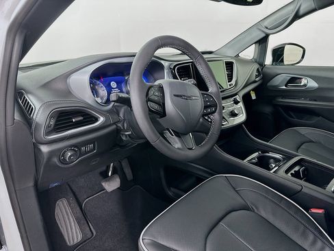 New 2026 Chrysler Pacifica Limited w/ S Appearance Package FWD image 13