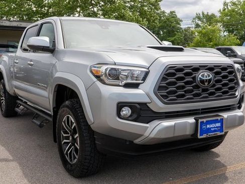 Used 2022 Toyota Tacoma TRD Sport AWD/4WD image 4