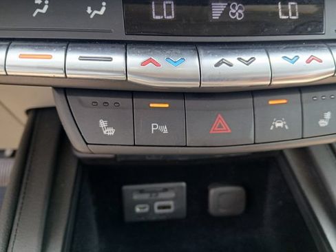 Used 2020 Cadillac XT4 Premium Luxury w/ Cold Weather Package FWD image 27