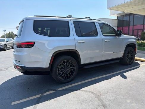 Used 2023 Jeep Wagoneer 4WD image 4