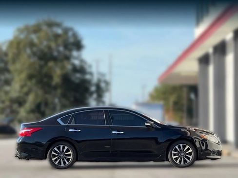 Used 2017 Nissan Altima 2.5 SL w/ 2.5 Technology Package FWD image 7