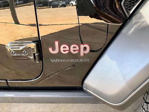 Used 2022 Jeep Wrangler Rubicon w/ LED Lighting Group AWD/4WD image 30