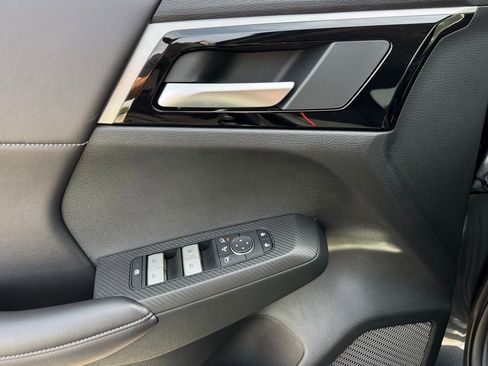 New 2025 Mitsubishi Outlander SE image 32