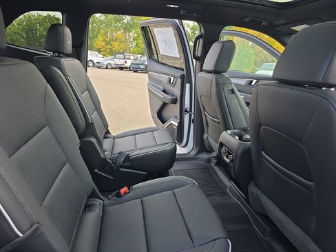 New 2026 Buick Enclave Sport Touring w/ Super Cruise Package FWD image 11