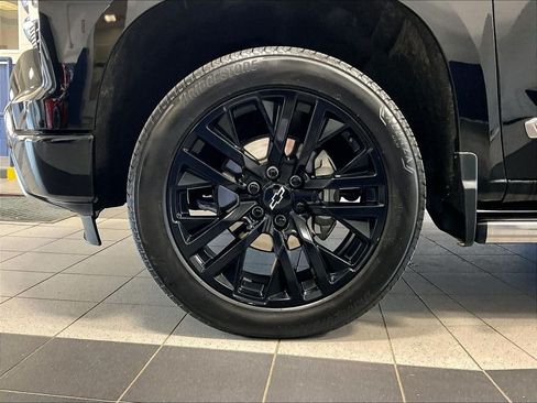 Used 2025 Chevrolet Silverado 1500 High Country w/ Technology Package AWD/4WD image 7