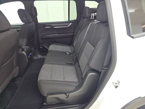Used 2025 GMC Acadia Elevation FWD image 9