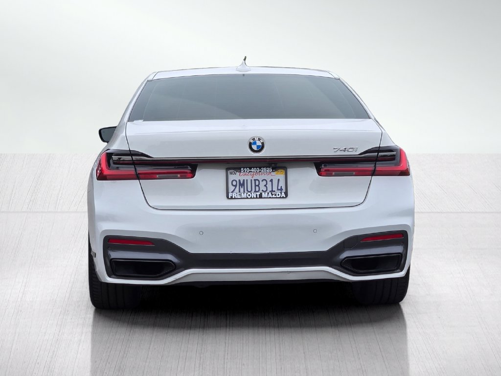 Used 2021 BMW 740i w/ M Sport Package RWD image 5