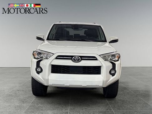 Used 2022 Toyota 4Runner SR5 Premium w/ Moonroof Package AWD/4WD image 8