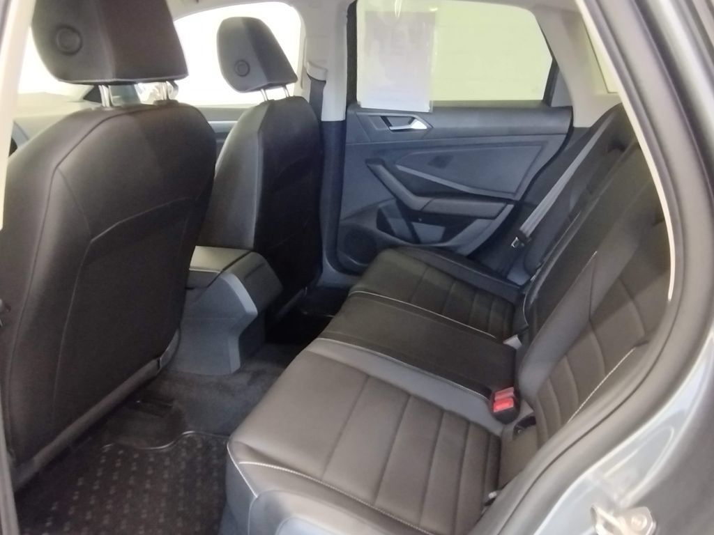 Certified 2023 Volkswagen Jetta SE w/ Panoramic Sunroof Package FWD image 25
