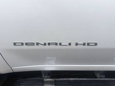 Used 2022 GMC Sierra 2500 Denali w/ Denali Ultimate Package AWD/4WD image 11