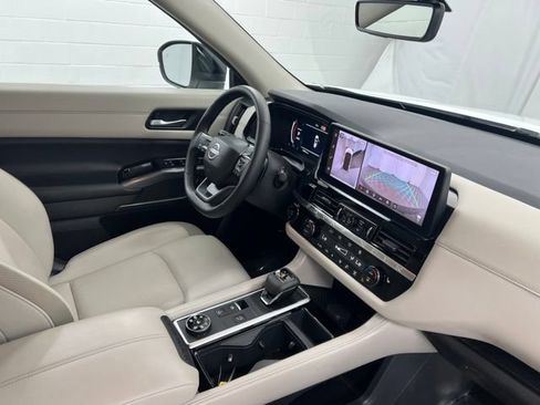 Used 2026 Nissan Pathfinder SL AWD/4WD image 26