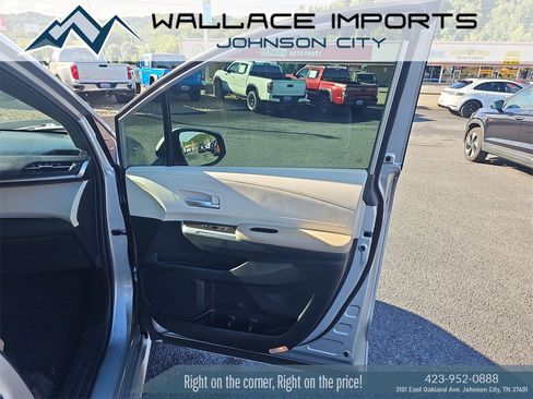 Used 2021 Toyota Sienna XLE image 24