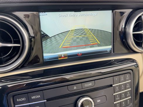 Used 2020 Mercedes-Benz SLC 300 image 23