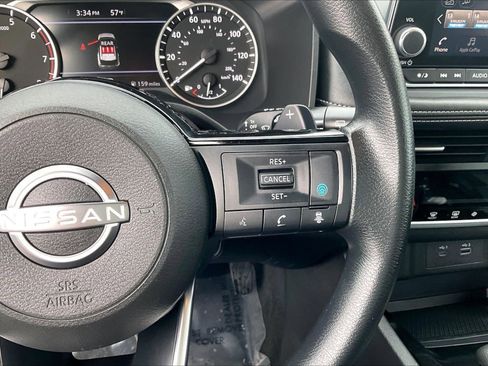 Used 2023 Nissan Rogue SV image 16