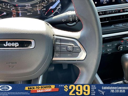 Used 2025 Jeep Compass Trailhawk AWD/4WD image 12