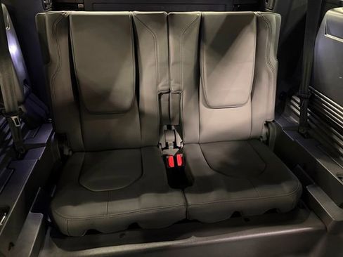 Used 2022 Land Rover Defender 110 X-Dynamic SE image 24