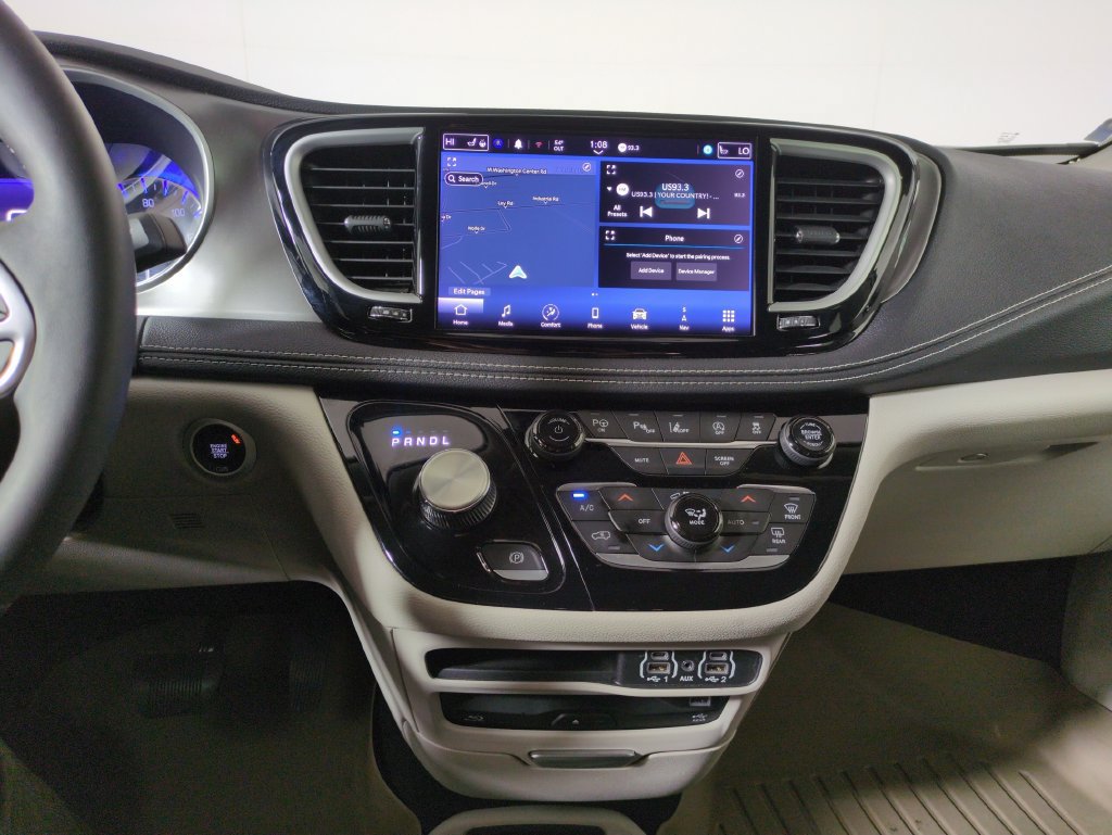 Used 2022 Chrysler Pacifica Touring-L w/ Uconnect Theater Family Group AWD/4WD image 23