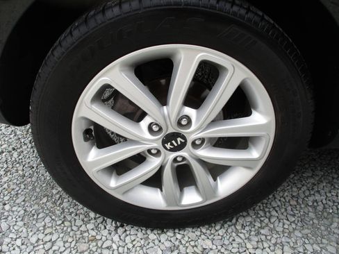 Used 2017 Kia Soul + FWD image 32