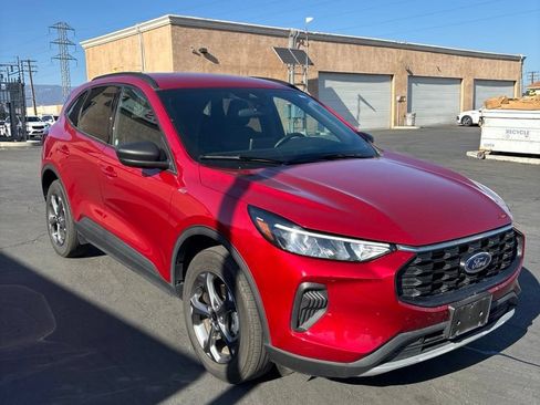 Used 2025 Ford Escape ST-Line AWD/4WD image 3