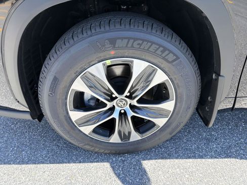 New 2026 Toyota Highlander XLE AWD/4WD image 12