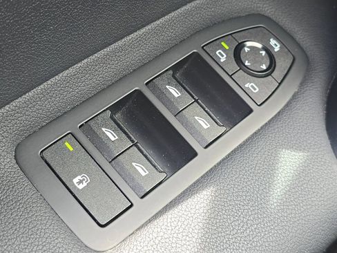 Used 2022 BMW iX xDrive50 w/ Convenience Package AWD/4WD image 28