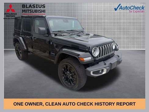 Used 2025 Jeep Wrangler Unlimited Sahara w/ Safety Group AWD/4WD image 1