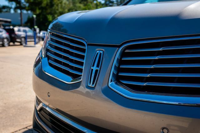 Used 2016 Lincoln MKX Reserve w/ Technology Package FWD image 13