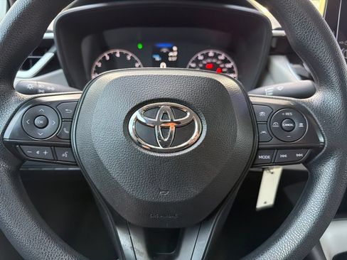 Used 2025 Toyota Corolla LE FWD image 11