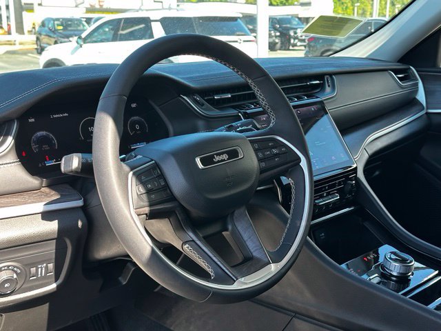 Used 2023 Jeep Grand Cherokee Limited AWD/4WD image 12