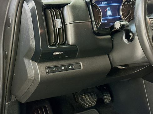 Used 2023 Nissan Pathfinder SV w/ SV Premium Package image 17