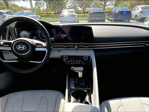 New 2025 Hyundai Elantra Limited image 5