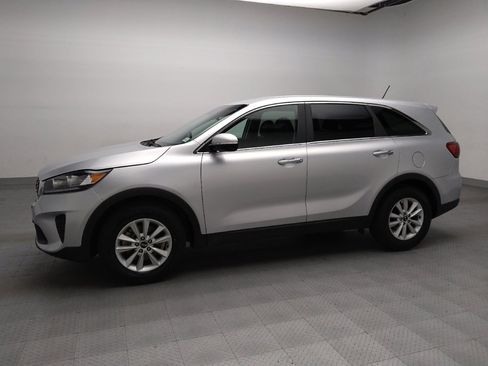 Used 2020 Kia Sorento LX image 2