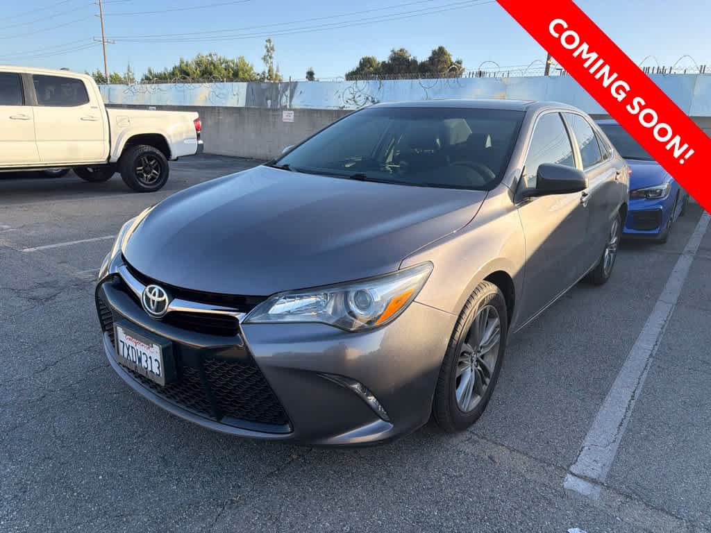 Used 2017 Toyota Camry SE w/ Moonroof Package FWD image 2