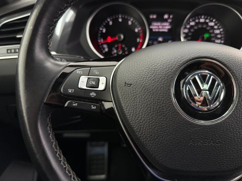 Used 2020 Volkswagen Tiguan SE R-Line FWD image 15
