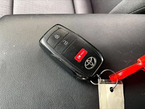 Used 2024 Toyota Prius LE FWD image 35