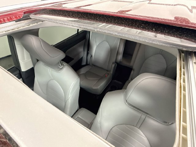 Used 2023 Toyota Highlander XLE AWD/4WD image 21