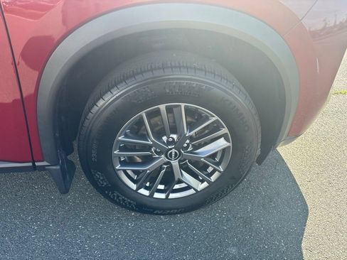 Used 2023 Nissan Rogue S AWD/4WD image 9