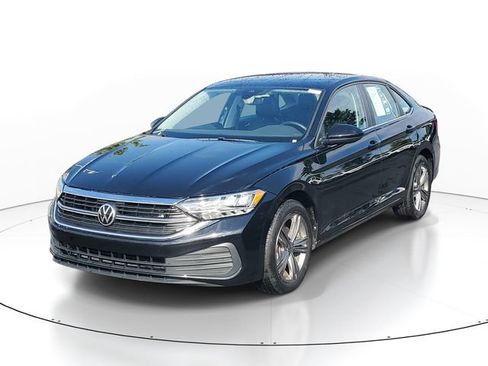 Used 2023 Volkswagen Jetta SE w/ Panoramic Sunroof Package FWD image 2